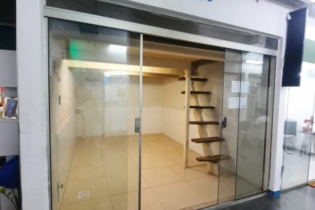 Loja comercial à venda com 12 m² e depósito no Centro -RJLO0525